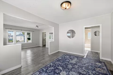 Entry Way - 826 E 34th Ave, Spokane, WA 99203 photo 3 of 4