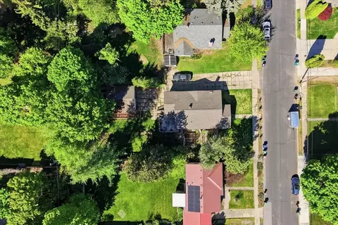 View/Area - 826 E 34th Ave, Spokane, WA 99203 photo 1 of 13