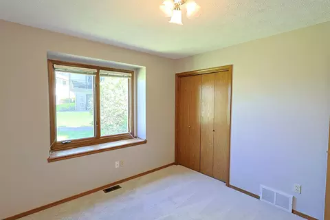 Bedroom - 9803 N Comanche Dr, Spokane, WA 99208 photo 3 of 4