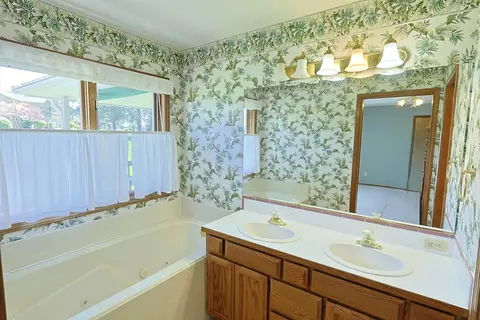 Bath - 9803 N Comanche Dr, Spokane, WA 99208 photo 1 of 3