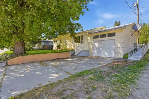 820 W Spruce St, Newport, WA 99156