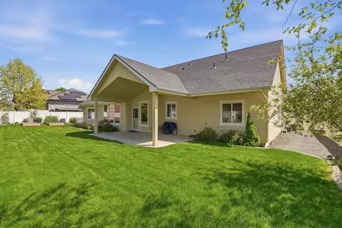 Exterior - 7521 N E St, Spokane, WA 99208 photo 4 of 8