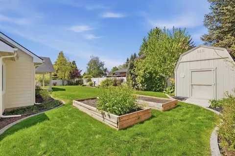 Exterior - 7521 N E St, Spokane, WA 99208 photo 7 of 8
