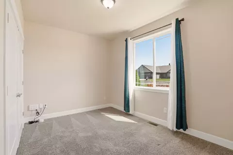 Bedroom - 7521 N E St, Spokane, WA 99208 photo 4 of 7