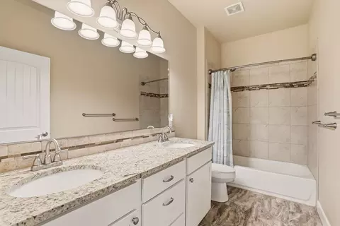 Bath - 7521 N E St, Spokane, WA 99208 photo 2 of 3