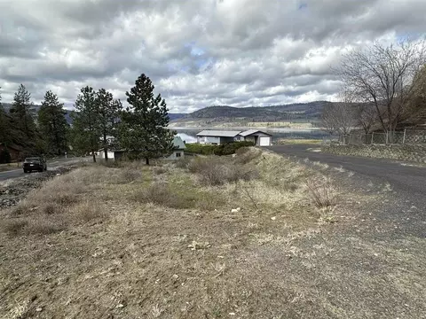 3410 Sandy Dr, Seven Bays, WA 99122