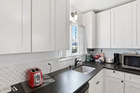 Kitchen - 1723 E Hoffman Ave, Spokane, WA 99207 photo 3 of 7