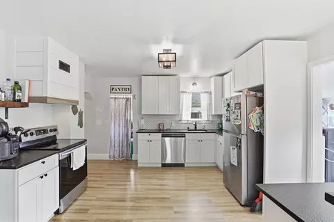 Kitchen - 1723 E Hoffman Ave, Spokane, WA 99207 photo 2 of 7