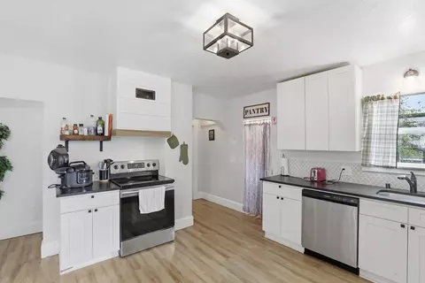 Kitchen - 1723 E Hoffman Ave, Spokane, WA 99207 photo 5 of 7