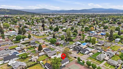 View/Area - 1723 E Hoffman Ave, Spokane, WA 99207 photo 2 of 4