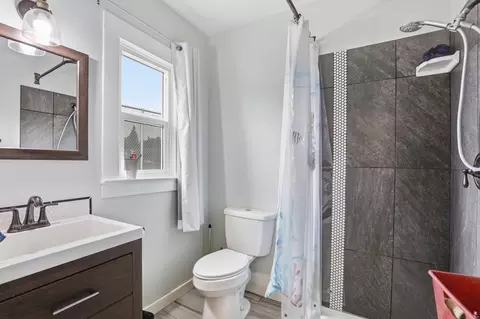 Bath - 1723 E Hoffman Ave, Spokane, WA 99207 photo 1 of 4