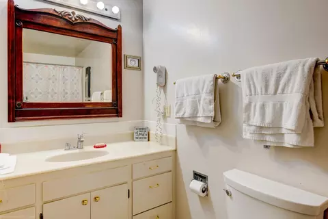 Bath - 51492 Sobek Rd E Rd, Edwall, WA 99008 photo 1 of 2