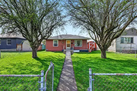 Exterior - 824 E Joseph Ave, Spokane, WA 99208 photo 2 of 9