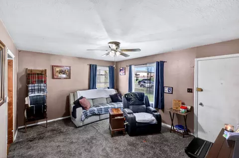 Living - 824 E Joseph Ave, Spokane, WA 99208 photo 1 of 2