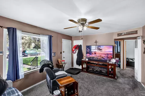 Living - 824 E Joseph Ave, Spokane, WA 99208 photo 2 of 2