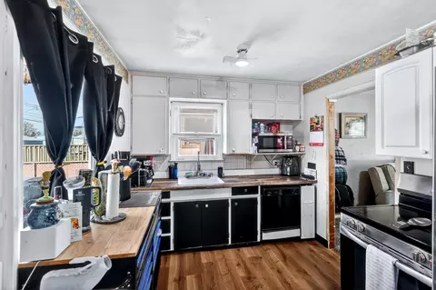 Kitchen - 824 E Joseph Ave, Spokane, WA 99208 photo 3 of 5
