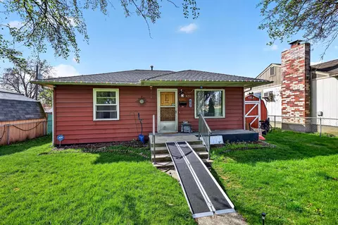 Exterior - 824 E Joseph Ave, Spokane, WA 99208 photo 3 of 9