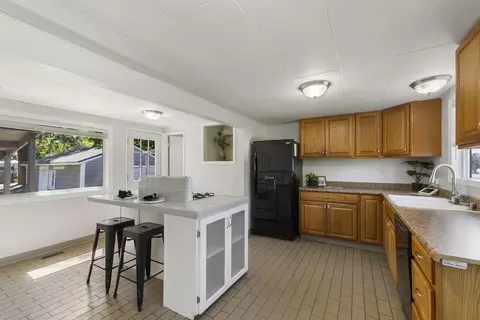 Kitchen - 6722 E 4th Ave, Spokane Valley, WA 99212 photo 2 of 6