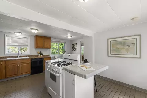 Kitchen - 6722 E 4th Ave, Spokane Valley, WA 99212 photo 5 of 6