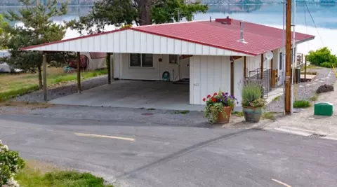 622 1st Street St, Brewster, WA 98812