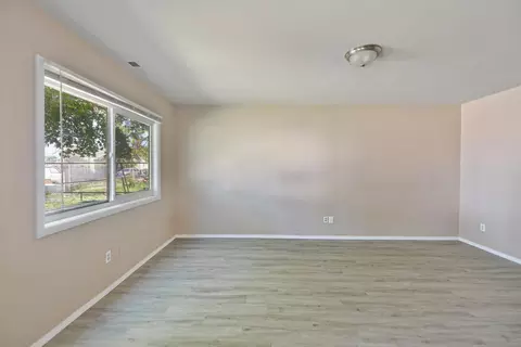 1808 E 4th Ave, Spokane, WA 99202 photo 2