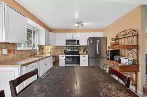 Kitchen - 610 E Vicksburg Ave, Spokane, WA 99208 photo 4 of 4