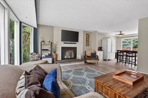 Living - 610 E Vicksburg Ave, Spokane, WA 99208 photo 3 of 3