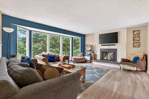 Living - 610 E Vicksburg Ave, Spokane, WA 99208 photo 1 of 3