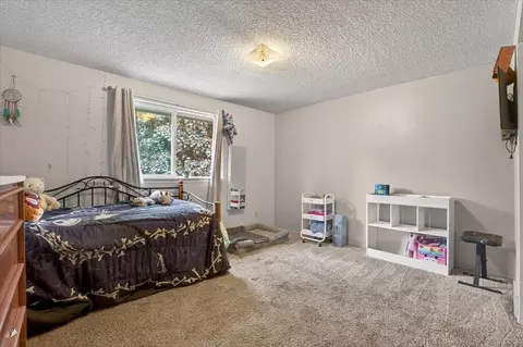 Bedroom - 610 E Vicksburg Ave, Spokane, WA 99208 photo 2 of 2