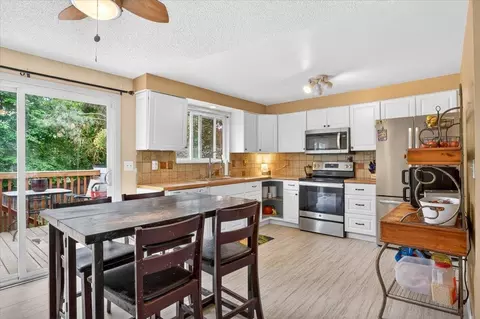 Kitchen - 610 E Vicksburg Ave, Spokane, WA 99208 photo 3 of 4
