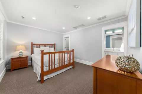 Bedroom - 845 E Overbluff Rd, Spokane, WA 99203 photo 4 of 4
