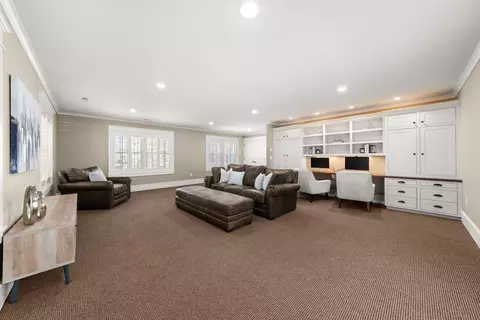 Living - 845 E Overbluff Rd, Spokane, WA 99203 photo 2 of 2