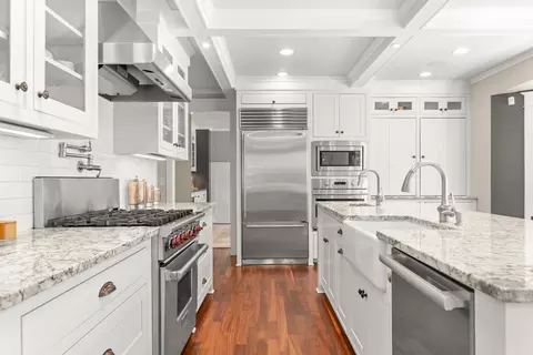 Kitchen - 845 E Overbluff Rd, Spokane, WA 99203 photo 4 of 5
