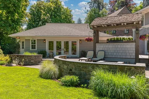 Exterior - 845 E Overbluff Rd, Spokane, WA 99203 photo 10 of 13