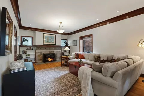 Living - 1122 E 20th Ave, Spokane, WA 99203 photo 2 of 4