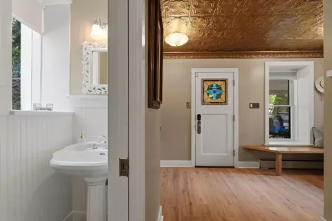 Entry Way - 1122 E 20th Ave, Spokane, WA 99203 photo 6 of 7