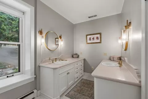 Bath - 1122 E 20th Ave, Spokane, WA 99203 photo 3 of 3