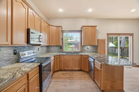 Kitchen - 4028 E 28th Ave, Spokane, WA 99223 photo 2 of 3