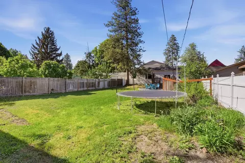 Exterior - 4028 E 28th Ave, Spokane, WA 99223 photo 8 of 9