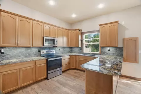 Kitchen - 4028 E 28th Ave, Spokane, WA 99223 photo 3 of 3