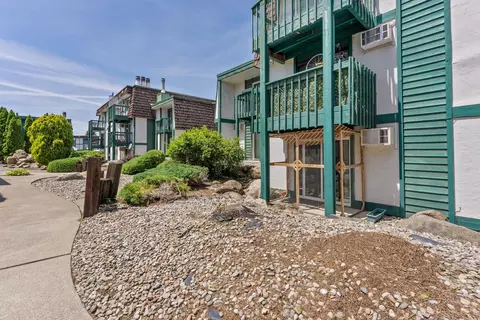 2121 E Upriver Dr, Spokane, WA 99207