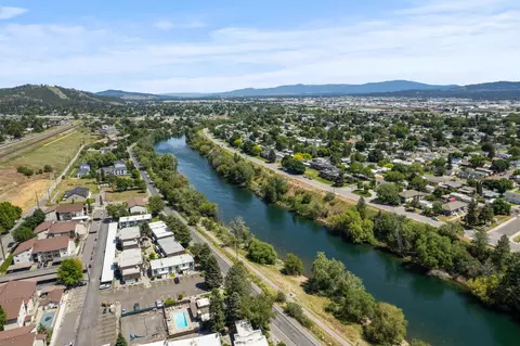 View/Area - 2121 E Upriver Dr, Spokane, WA 99207 photo 2 of 2