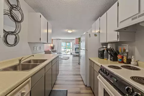 Kitchen - 2121 E Upriver Dr, Spokane, WA 99207 photo 1 of 2