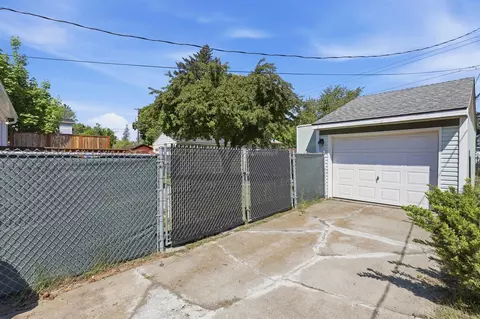 Exterior - 825 E 37th Ave, Spokane, WA 99203 photo 9 of 9