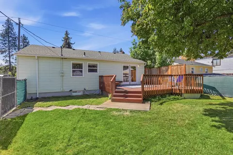 Exterior - 825 E 37th Ave, Spokane, WA 99203 photo 6 of 9