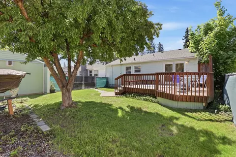 Exterior - 825 E 37th Ave, Spokane, WA 99203 photo 7 of 9