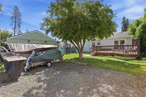 Exterior - 825 E 37th Ave, Spokane, WA 99203 photo 8 of 9