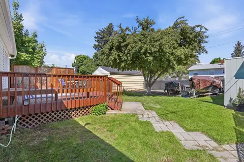 Exterior - 825 E 37th Ave, Spokane, WA 99203 photo 5 of 9