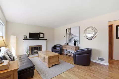 Living - 825 E 37th Ave, Spokane, WA 99203 photo 1 of 5
