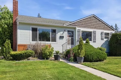 Exterior - 825 E 37th Ave, Spokane, WA 99203 photo 2 of 9